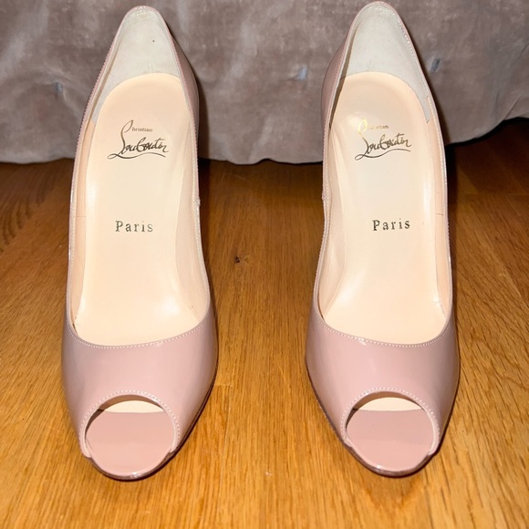 Christian Louboutin Peep Toe Nude Patent Leather Heel - Picture 2 of 6